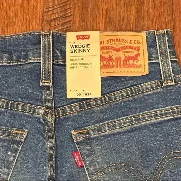 NWT! 00/W24 LEVI’S SKINNY JEANS - Picture 12 of 16